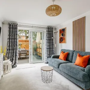 Modern, Comfy Town Centre Gem, Near Beach, Parking Apartment Bournemouth